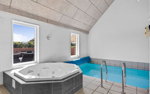 Stillan - 150M from the Sea: Maison, Domicile, Toit, Zone Résidentielle, Chalet, Biens, Ferme, Pelouse, Aménagement Paysager, Siding