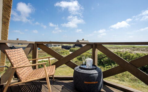 Stillan - 150M from the Sea: Maison, Domicile, Toit, Zone Résidentielle, Chalet, Biens, Ferme, Pelouse, Aménagement Paysager, Siding