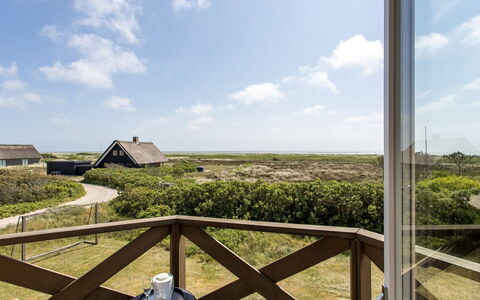 Stillan - 150M from the Sea: Maison, Domicile, Toit, Zone Résidentielle, Chalet, Biens, Ferme, Pelouse, Aménagement Paysager, Siding