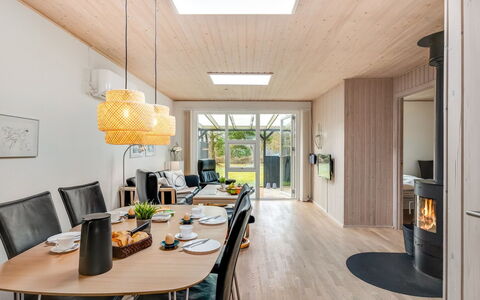 Ragnborg - 900M from the Sea: Design Intérieur, Sol, Bois, Meubles, Plafond, Sol, Luminaire, Parquet, Éclairage, Cuisine
