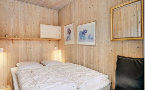 Ragnborg - 900M from the Sea: Lit, Chambre, Bois, Drap De Lit, Literie, Design Intérieur, Plafond, Sol, Cadre De Lit, Sol