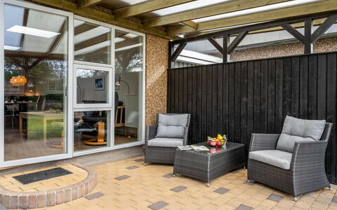 Ragnborg - 900M from the Sea: Bois, Meubles, Sol, Sol, Mobilier De Jardin, Chaise, Domicile, Porche, Porte, Pot De Fleur