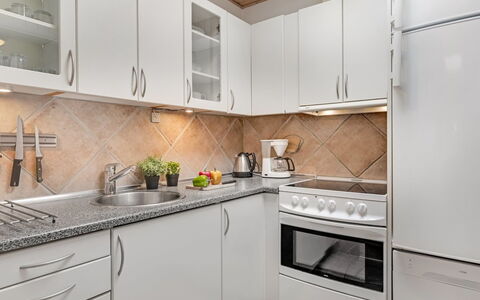 Ragnborg - 900M from the Sea: Cuisine, Appareil De Cuisine, Comptoir, Principaux Appliance, Sol, Cabinetry, Meubles, Design Intérieur, Bois, Domicile
