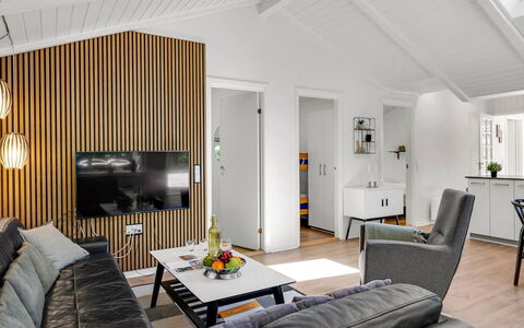 Famke - 1Km from the Sea: Meubles, Design Intérieur, Canapé, Sol, Mur, Bois, Plafond, Sol, Salon, Pièce