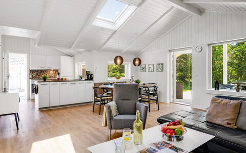 Famke - 1Km from the Sea: Bois, Plafond, Design Intérieur, Sol, Meubles, Sol, Domicile, Canapé, Parquet, Salon