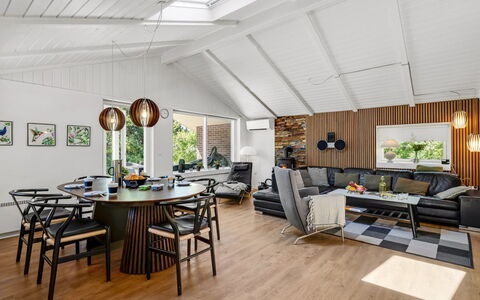 Famke - 1Km from the Sea: Meubles, Design Intérieur, Sol, Bois, Parquet, Canapé, Plafond, Sol, Salon, Éclairage