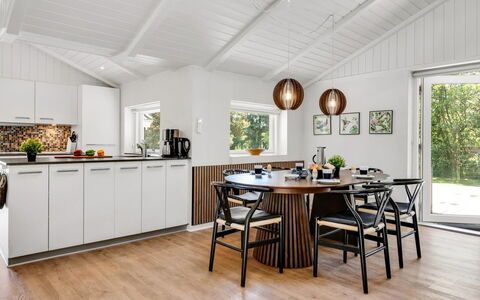Famke - 1Km from the Sea: Design Intérieur, Bois, Meubles, Sol, Plafond, Parquet, Cuisine, Comptoir, Sol, Table Cuisine Et Salle A Manger