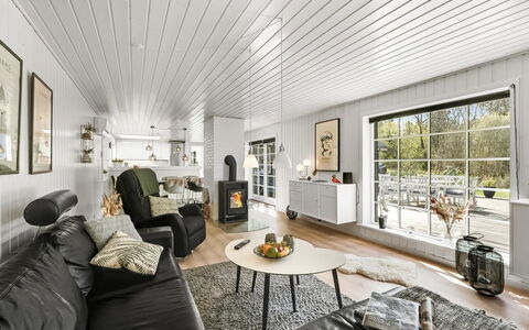 Ufred - 1.3Km to the Fjord: Design Intérieur, Plafond, Bois, Sol, Éclairage, Domicile, Salon, Sol, Luminaire, Meubles