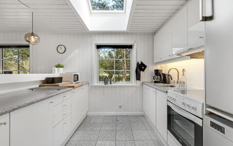 Ufred - 1.3Km to the Fjord: Bois, Cuisine, Sol, Design Intérieur, Plafond, Comptoir, Principaux Appliance, Appareil De Cuisine, Domicile, Sol