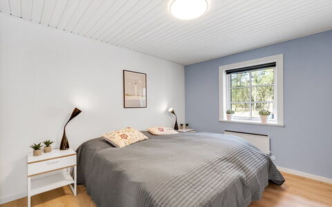 Ufred - 1.3Km to the Fjord: Design Intérieur, Plafond, Chambre, Sol, Lit, Sol, Literie, Drap De Lit, Cadre De Lit, Luminaire