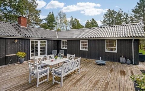 Ufred - 1.3Km to the Fjord: Toit, Domicile, Maison, Siding, Chalet, Composite, Porte, Fenêtre À Guillotine, Biens, Cheminée