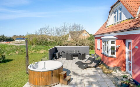 Thorlak - 1Km from the Sea: Mobilier De Jardin, Chalet, Cour, Arrière-Cour, Chaise, Jardin, Plate-Forme, Eco Hôtel, Ombre, Patio