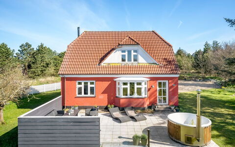 Thorlak - 1Km from the Sea: Maison, Toit, Domicile, Chalet, Biens, Siding, Jardin, Ferme, Batiments Jardin, Cour