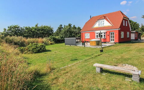 Thorlak - 1Km from the Sea: Ciel, Herbe, Maison, Domicile, Toit, Nuage, Chalet, Lot Terre, Zone Rurale, Plaine