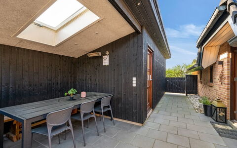 Mico - 500M from the Sea: Maison, Domicile, Chalet, Biens, Cour, Ferme, Siding, Batiments Jardin, Porche