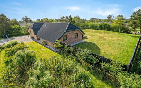 Mico - 500M from the Sea: Maison, Domicile, Chalet, Biens, Cour, Ferme, Siding, Batiments Jardin, Porche