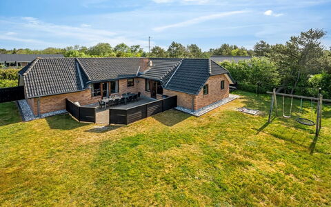 Mico - 500M from the Sea: Maison, Domicile, Chalet, Biens, Cour, Ferme, Siding, Batiments Jardin, Porche