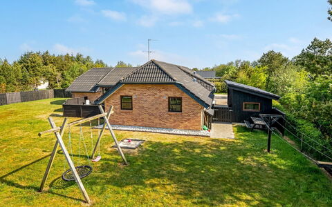 Mico - 500M from the Sea: Maison, Domicile, Chalet, Biens, Cour, Ferme, Siding, Batiments Jardin, Porche