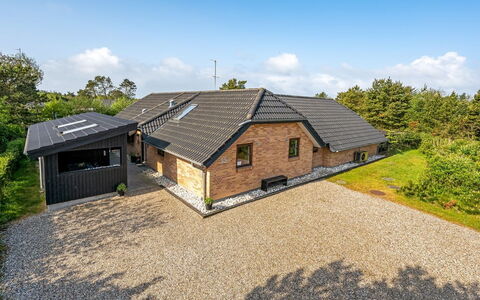 Mico - 500M from the Sea: Maison, Domicile, Chalet, Biens, Cour, Ferme, Siding, Batiments Jardin, Porche