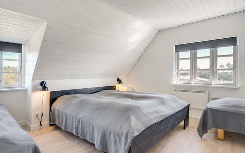 Domnika - 350M from the Sea: Chambre, Sol, Bois, Lit, Plafond, Sol, Design Intérieur, Literie, Drap De Lit, Domicile