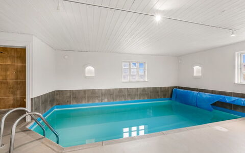 Domnika - 350M from the Sea: Sol, Sol, Plafond, Composite, Conception, Daylighting, Piscine, Tache De Bois, Tuile, Hôtel