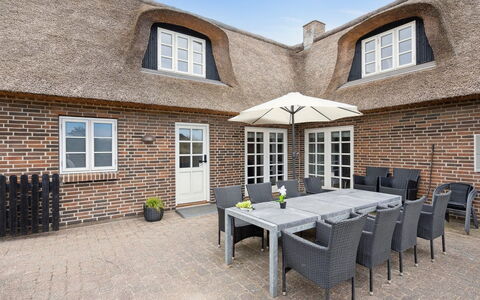Domnika - 350M from the Sea: Maison, Domicile, Chalet, Biens, Cour, Ferme, Siding, Batiments Jardin, Porche