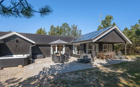 Allen - 1Km from the Sea: Maison, Domicile, Chalet, Biens, Cour, Ferme, Siding, Batiments Jardin, Porche