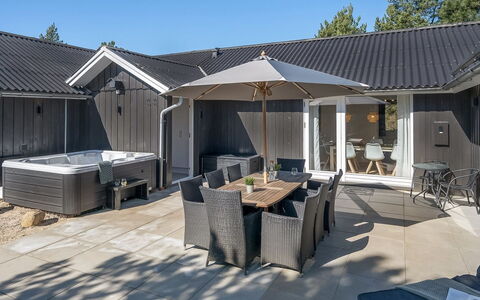 Allen - 1Km from the Sea: Maison, Domicile, Chalet, Biens, Cour, Ferme, Siding, Batiments Jardin, Porche