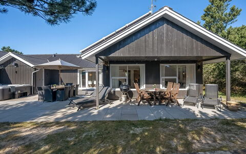 Allen - 1Km from the Sea: Maison, Domicile, Chalet, Biens, Cour, Ferme, Siding, Batiments Jardin, Porche