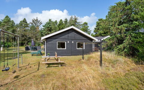 Hildulf - 2Km from the Sea: Herbe, Prairie, Paysage, Écorégion, Plaine, Communauté Des Plantes, Lot Terre, Mobilier De Jardin, Prairie, Formations Arbustives