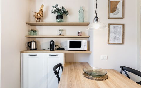 Donna Rosa Holiday Home: Meubles, Propriété, Cabinetry, Table, Cadre, Bois, Design Intérieur, Comptoir, Bâtiment, Sol