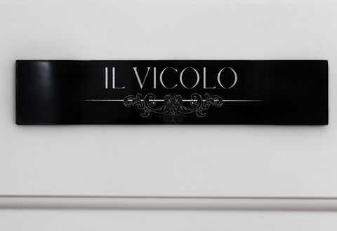 Donna Rosa Holiday Home: Rectangle, Police De Caractère, Accessoire De Mode, Métal, Enseignes, Logo, Bleu Électrique