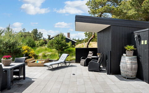 Rasmina - 1.2Km from the Sea: Bois, Pot De Fleur, Mobilier De Jardin, Dur, Béton, Jardin, Planche, Dalle, Ombre, Plate-Forme