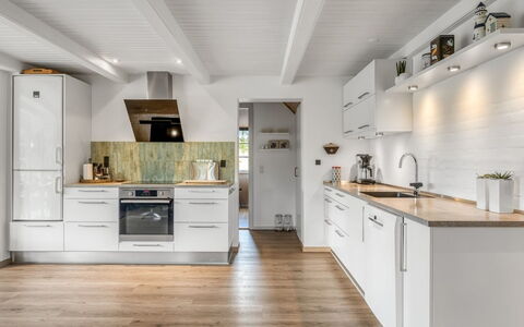 Rasmina - 1.2Km from the Sea: Cuisine, Comptoir, Sol, Appareil De Cuisine, Principaux Appliance, Cabinetry, Design Intérieur, Meubles, Parquet, Bois