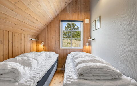 Rasmina - 1.2Km from the Sea: Bois, Chambre, Lit, Literie, Domicile, Drap De Lit, Dur, Planche, Tache De Bois, Cadre De Lit