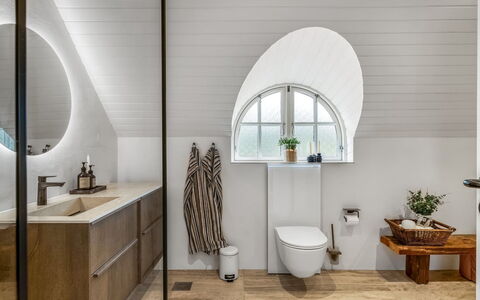 Rasmina - 1.2Km from the Sea: Sol, Design Intérieur, Sol, Luminaire Plomberie, Plafond, Plomberie, Armoire De Toilette, Salle De Bains, Robinet, Tuile