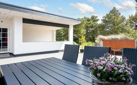Rasmina - 1.2Km from the Sea: Bois, Meubles, Mobilier De Jardin, Sol, Plate-Forme, Parquet, Porche, Domicile, Composite, Chaise