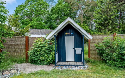 Siggut - 100M from the Sea: Toit, Maison, Domicile, Chalet, Porte, Siding, Plate-Forme, Porche, Planche, Dur