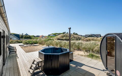 Chenoa - 350M from the Sea: Meubles, Design Intérieur, Chaise, Sol, Table, Recours, Sol, Plafond, Pièce, Eco Hôtel