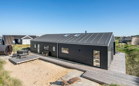 Chenoa - 350M from the Sea: Meubles, Design Intérieur, Chaise, Sol, Table, Recours, Sol, Plafond, Pièce, Eco Hôtel