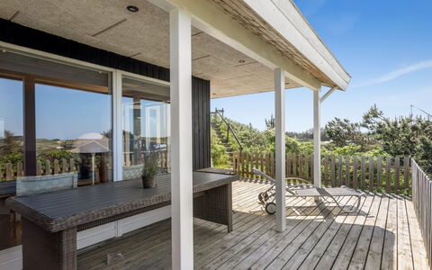 Letje - 500M from the Sea: Bois, Domicile, Porche, Plate-Forme, Dur, Toit, Tache De Bois, Parquet, Eco Hôtel