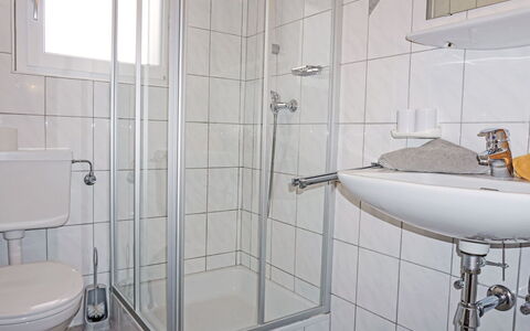 Imst 107: Luminaire Plomberie, Douche, Salle De Bains, Design Intérieur, Sol, Plomberie, Sol, Robinet, Mur