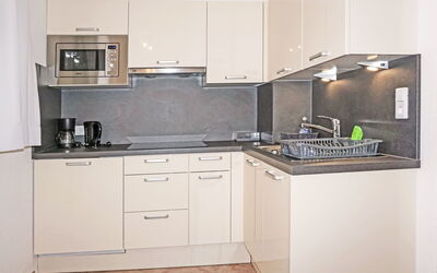Studio 1 107.1: Comptoir, Cabinetry, Propriété, Évier, Bâtiment, Appareil De Cuisine, Evier, Robinet, Cuisine, Cuisinière