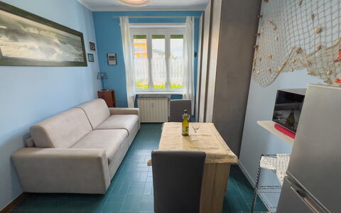 Casa Carlotta - San Bartolomeo Al Mare: Meubles, Canapé, Cadre, Table, Design Intérieur, Sol, Sol, Salon, Mur, Immobilier