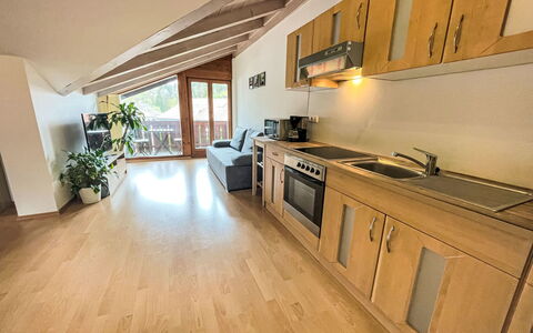 Blue Mountain Sky: Marron, Cabinetry, Comptoir, Bois, Cuisinière, Plante, Sol, Design Intérieur, Sol, Cuisine