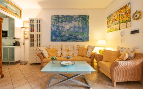 Oleandro: Ciel, Propriété, Table, Bâtiment, Arbre, Bois, Ombre, Chaise, Architecture, Design Intérieur
