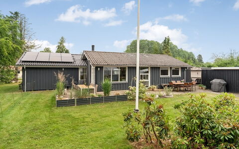 Juste - 1.7Km from the Sea: Herbe, Maison, Toit, Domicile, Arbuste, Zone Résidentielle, Chalet, Lot Terre, Jardin