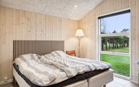 Juste - 1.7Km from the Sea: Bois, Plafond, Chambre, Design Intérieur, Sol, Lit, Sol, Pièce, Cadre De Lit, Dur