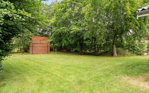 Juste - 1.7Km from the Sea: Arbre, Herbe, Arbuste, Jardin, Lot Terre, Pelouse, Couverture De Sol, Ombre, Arrière-Cour
