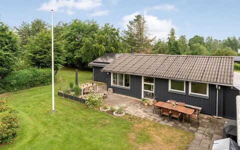 Juste - 1.7Km from the Sea: Herbe, Bâtiment, Toit, Maison, Domicile, Zone Résidentielle, Chalet, Arbuste, Architecture, Lot Terre